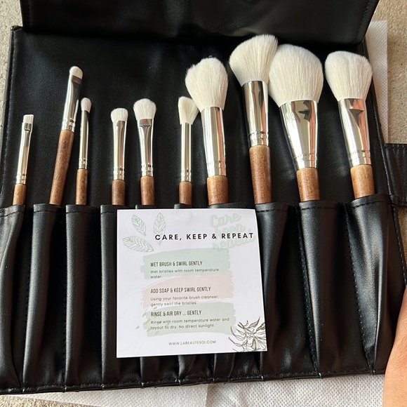 La beaute Soi Other - Black Premium Classic makeup burst set 10pc